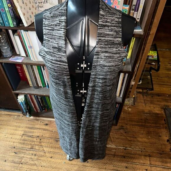 Gorgeous heathered gray Lularoe Joy S lagenlook layered long vest - Picture 1 of 3